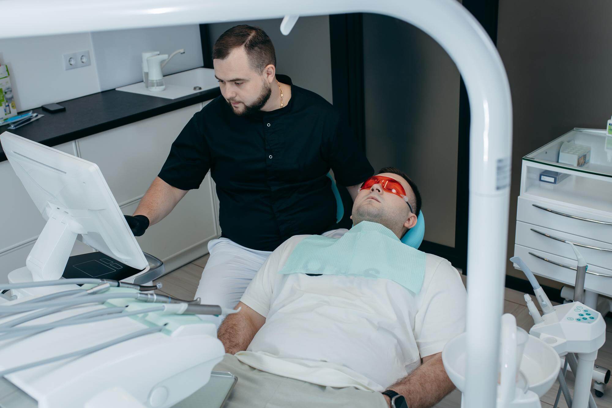 are dental implants safe during an mri?